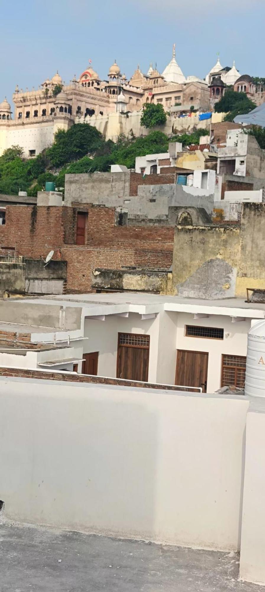 Goenka Home Stay Barsana Chhata Exterior photo
